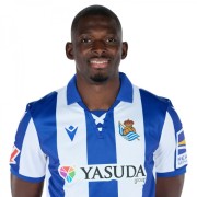 记者：里尔主帅热内西奥有意皇社后卫H-特拉奥雷，但目前暂无进展