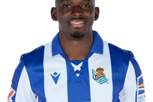 记者：里尔主帅热内西奥有意皇社后卫H-特拉奥雷，但目前暂无进展