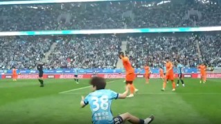PP电子官网-0-2！大连队“大热必死”，12分钟丢掉2球，2大后卫连续失误|云南|云南玉昆|大连英博|吕焯毅|比赛_新浪体育_新浪新闻