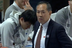 pp电子官方网站-北京男篮外援倒反天罡！斯佩尔曼不满被换下，手指许利民骂骂咧咧